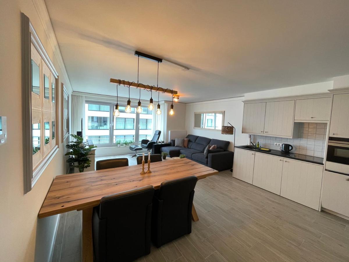 Cosy Appartement- 2 Slaapkamers Schuin Zeezicht Met Garage Knokke-Heist Luaran gambar