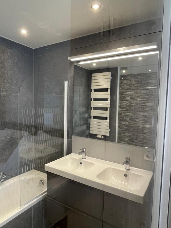 Cosy Appartement- 2 Slaapkamers Schuin Zeezicht Met Garage Knokke-Heist Luaran gambar